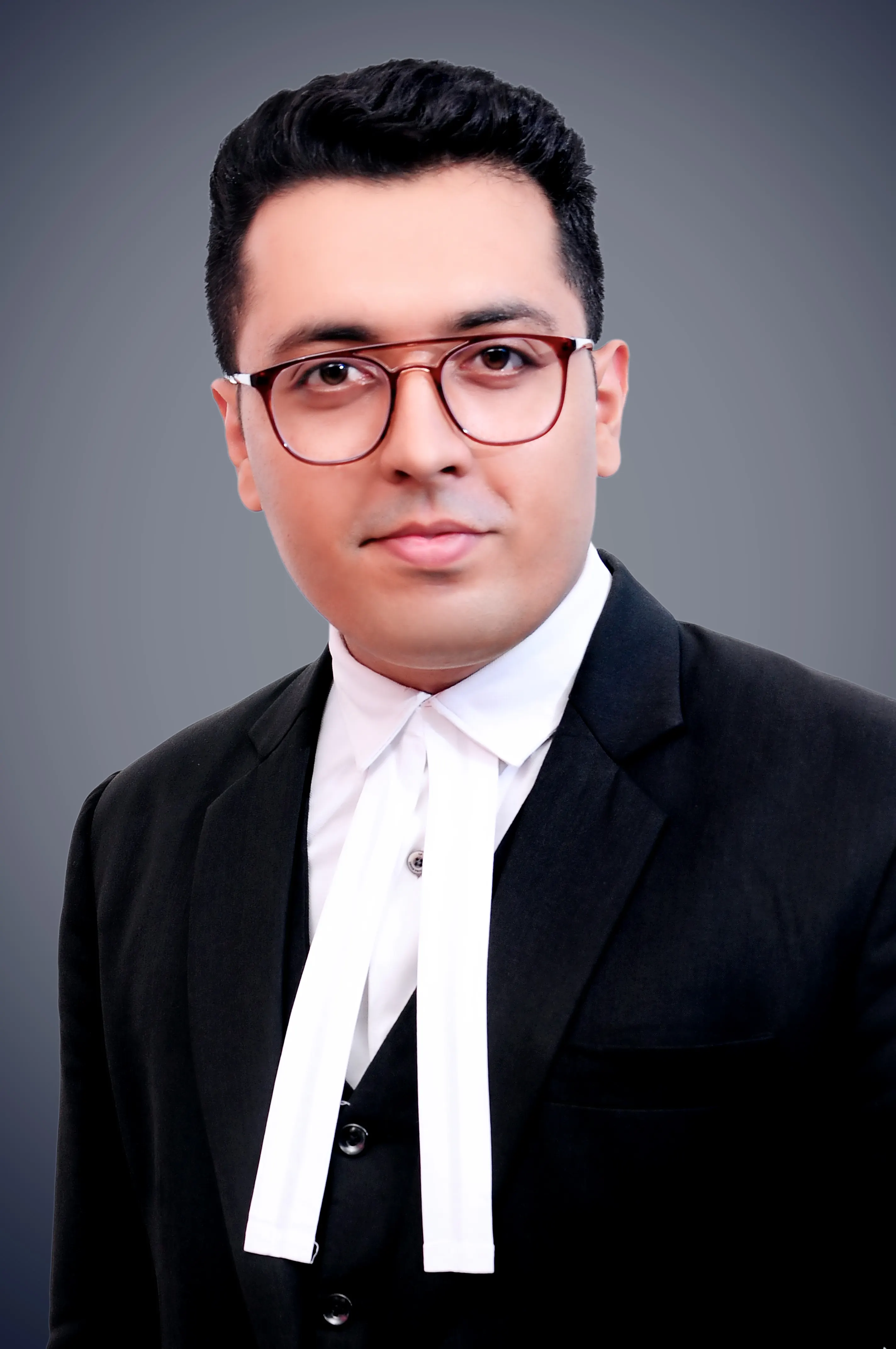 Advocate Vishu Kushwaha, top corporate lawyer in Ghaziabad